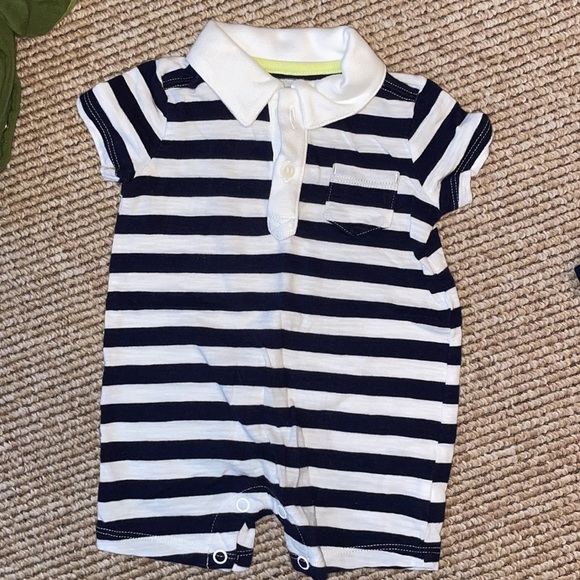 4 - Carter’s & Oshkosh 3-6 month rompers - Picture 4 of 10